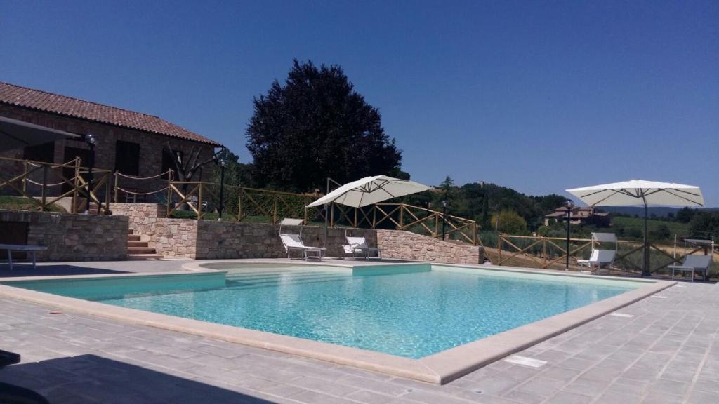 The swimming pool at or close to Agriturismo Il Falco