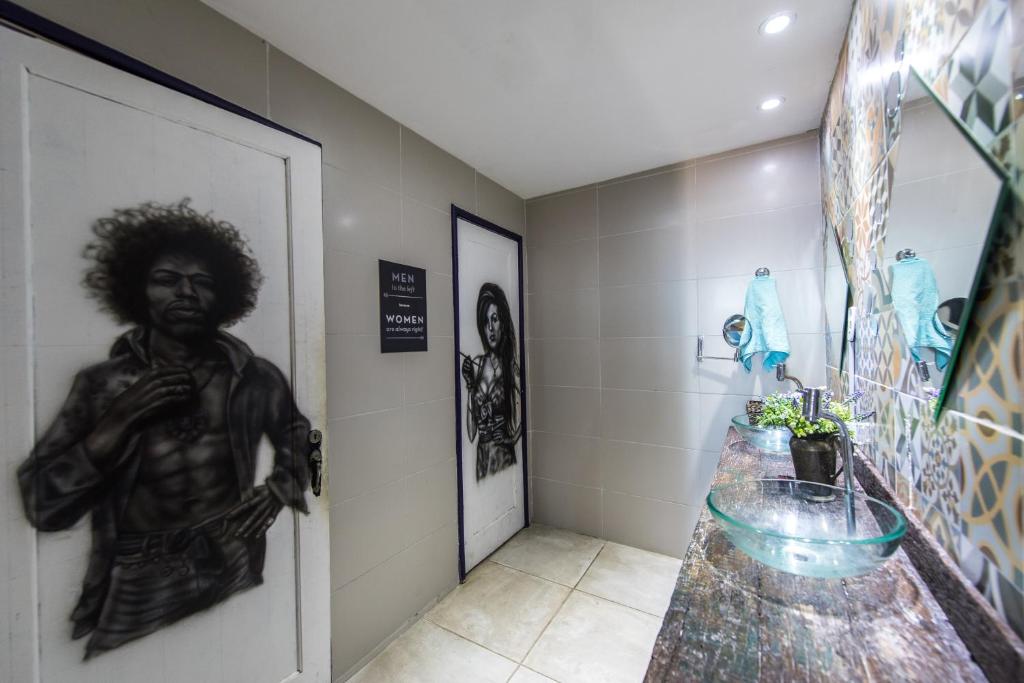  Babilonia Rio Hostel
