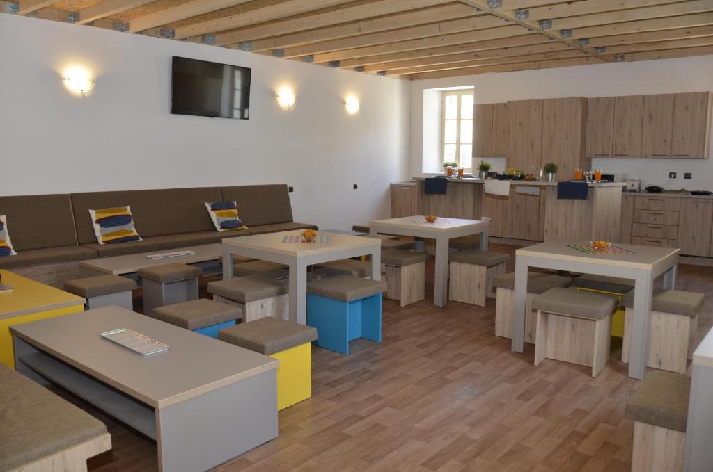 Kuchyň nebo kuchyňský kout v ubytování Hostel Antique