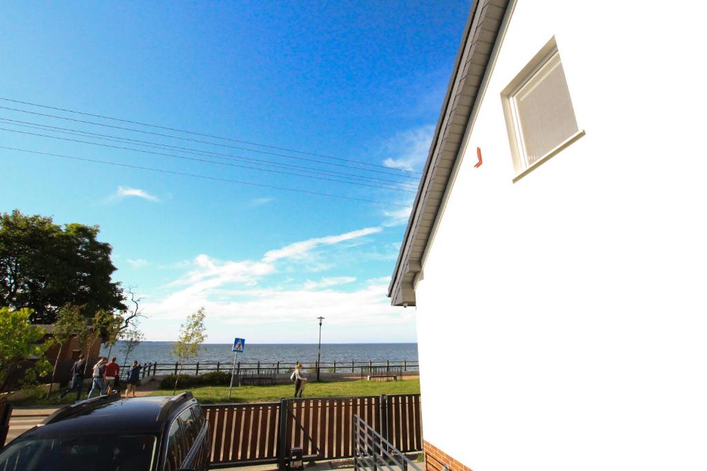 a view of the ocean from the side of a house at Apartamenty Rewa in Rewa