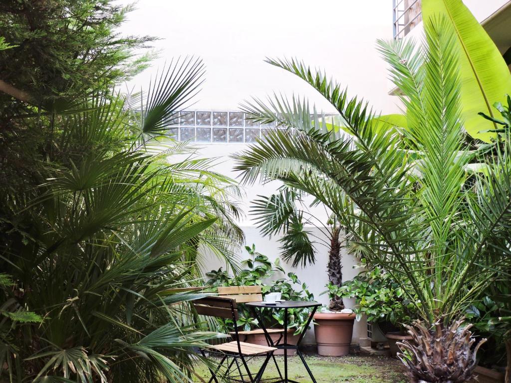 Vonkajšia záhrada v ubytovaní Luxurious Loft with Garden