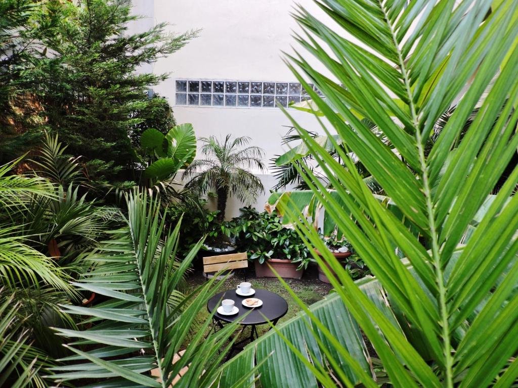 Vonkajšia záhrada v ubytovaní Luxurious Loft with Garden