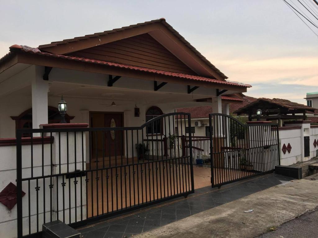 Law Homestay Seri Kembangan Malaysia Booking Com
