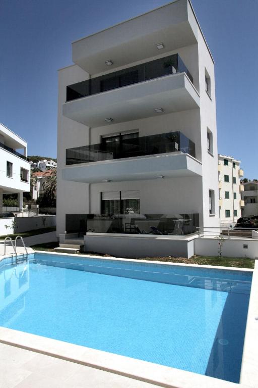 Bazén v ubytovaní Apartments Villa Aquamarie alebo v jeho blízkosti