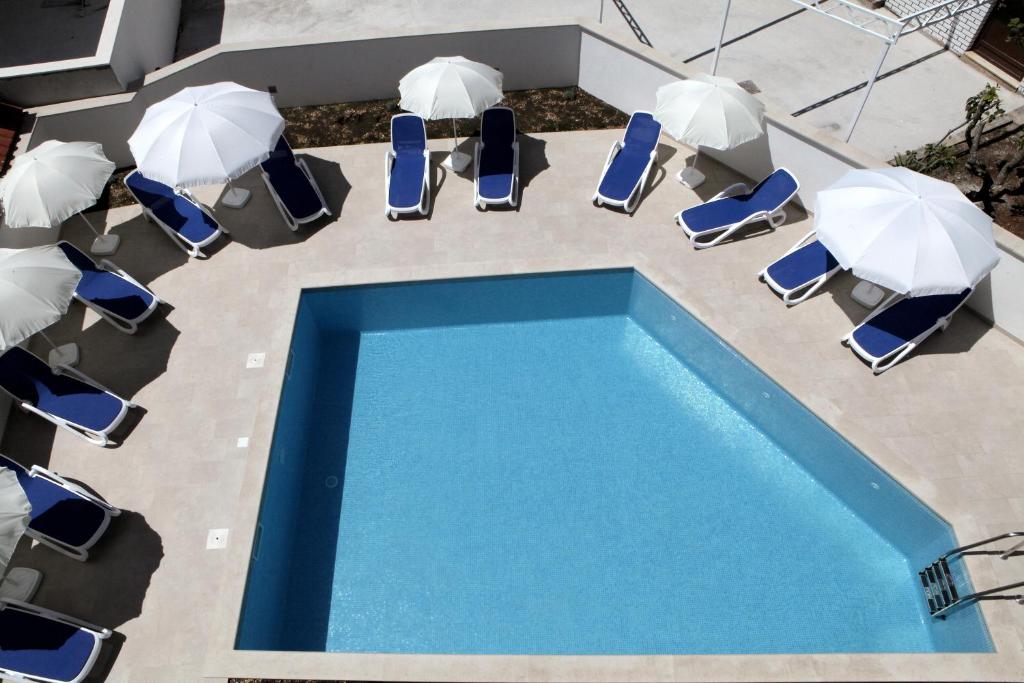 Bazén v ubytovaní Apartments Villa Aquamarie alebo v jeho blízkosti