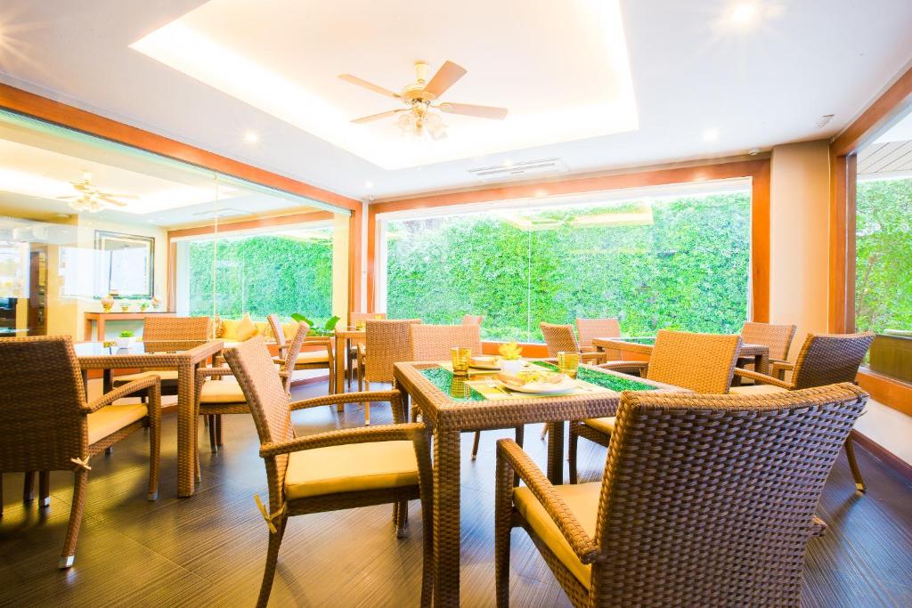 Posezení v ubytování Romantic Khon Kaen Hotel