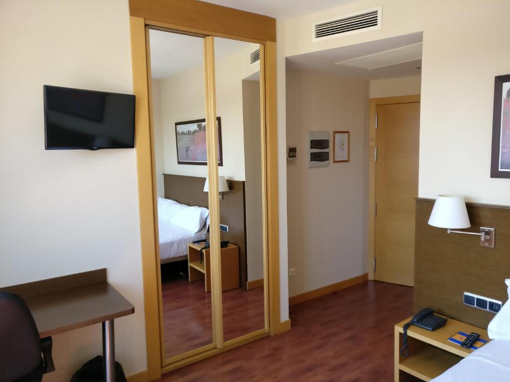 TV a/nebo společenská místnost v ubytování Hotel Palacio Congresos