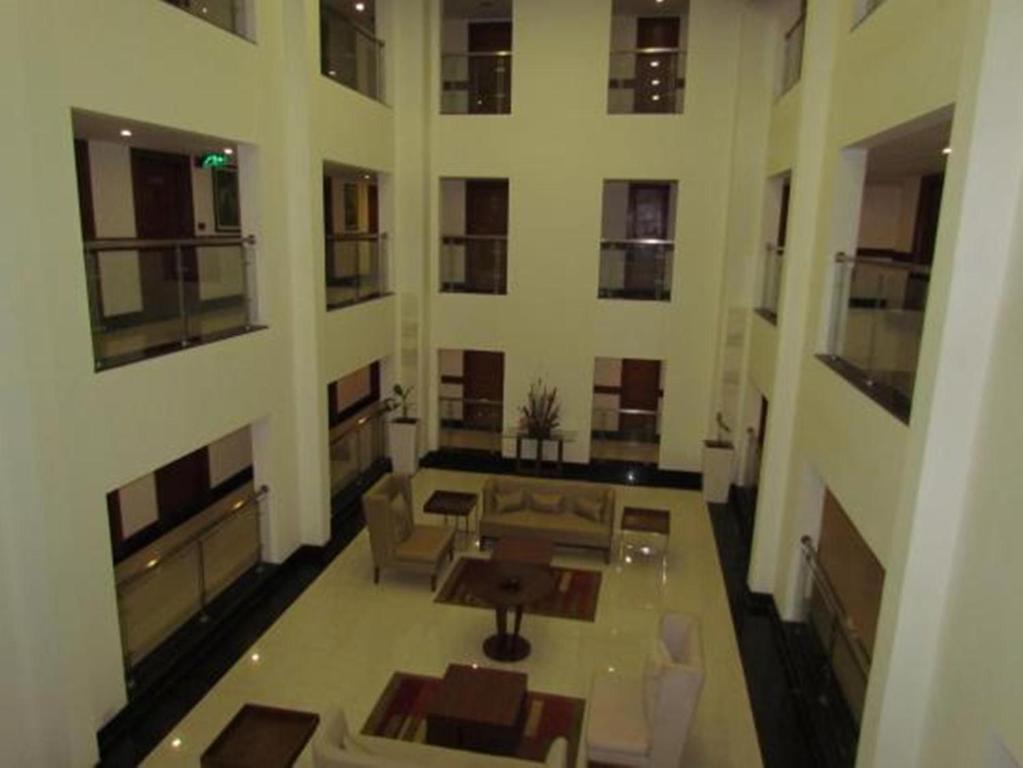 Posezení v ubytování Lemon Tree Hotel Shimona Chennai