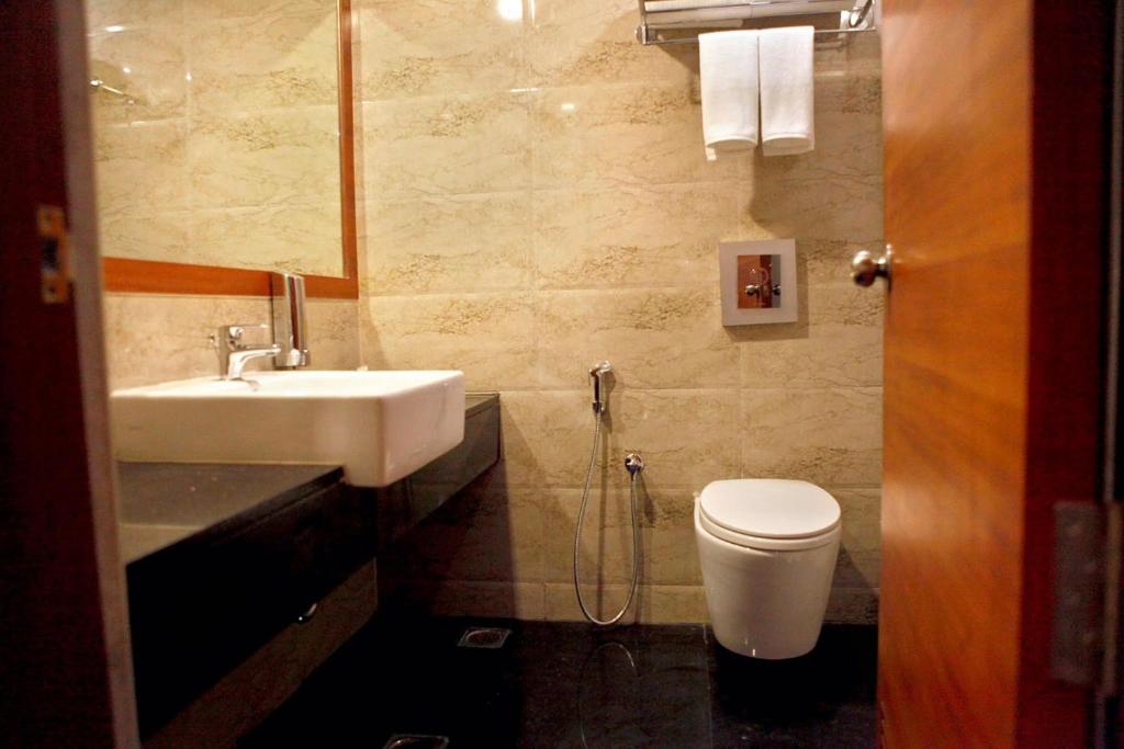 Koupelna v ubytování Lemon Tree Hotel Shimona Chennai