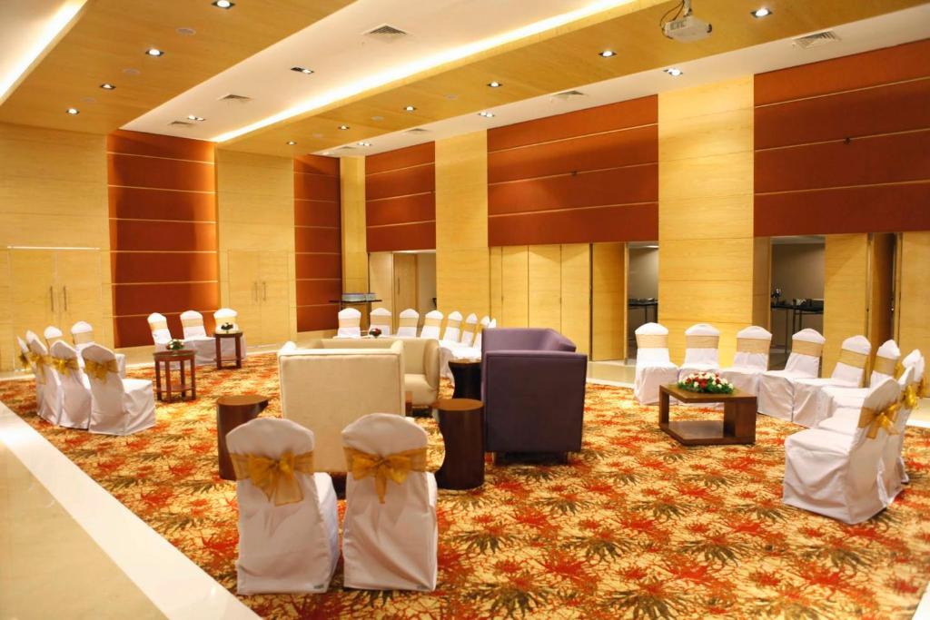 Posezení v ubytování Lemon Tree Hotel Shimona Chennai