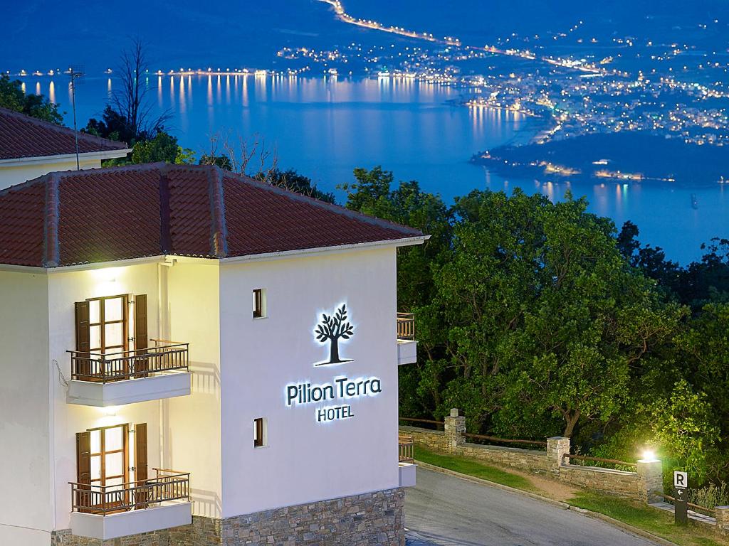 a building with a sign that reads filipino hotel at Pilion Terra Hotel in Portaria