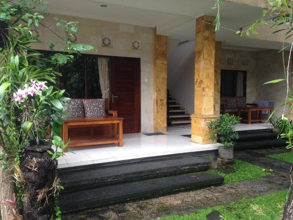 Zahrada ubytování Gerhana Sari 2 Bungalows