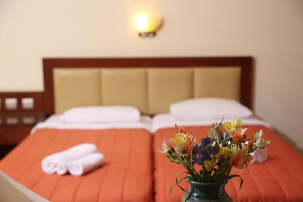 Postel nebo postele na pokoji v ubytování Hotel Zeus