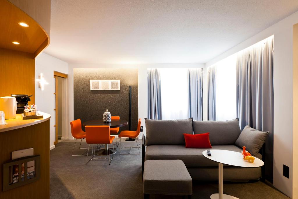 Novotel Lyon Gerland Musée des Confluences - Suite With 1 Queen-Size Bed And Sofa Bed