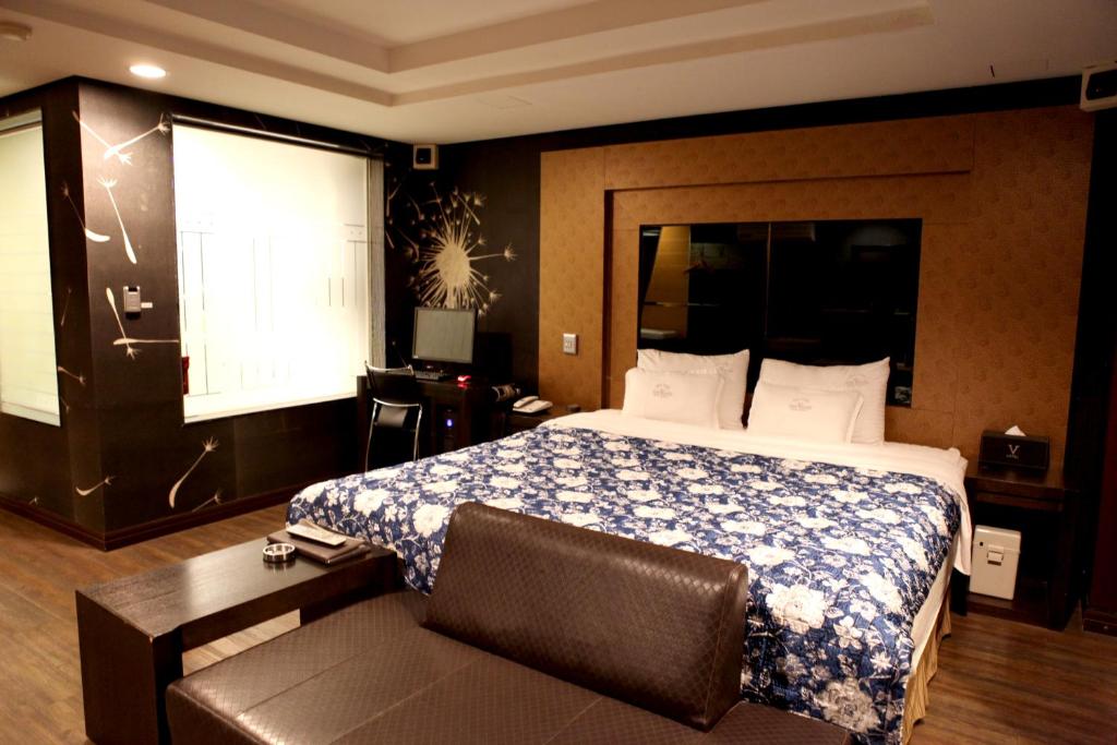 Postel nebo postele na pokoji v ubytování V Motel Songdo