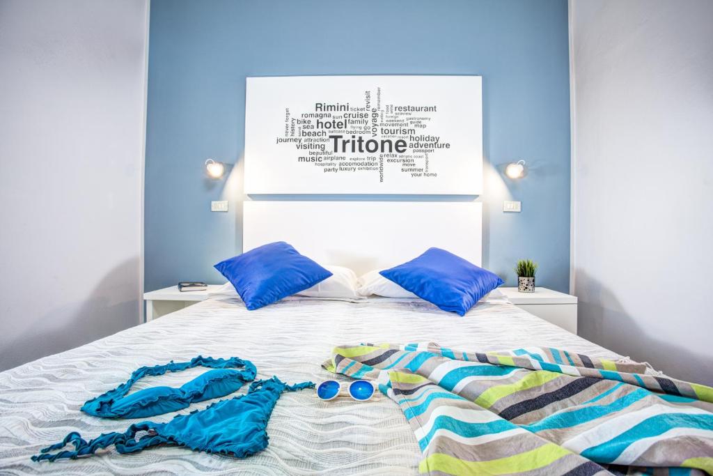 Postel nebo postele na pokoji v ubytování Hotel Tritone Rimini