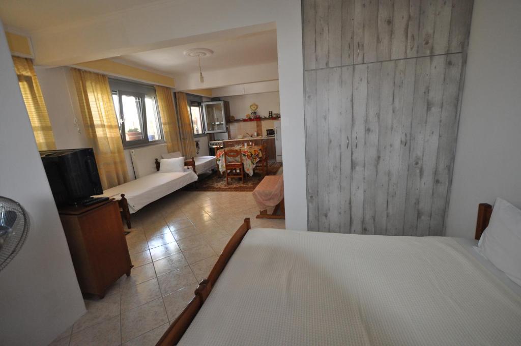 A bed or beds in a room at Studios Vaso