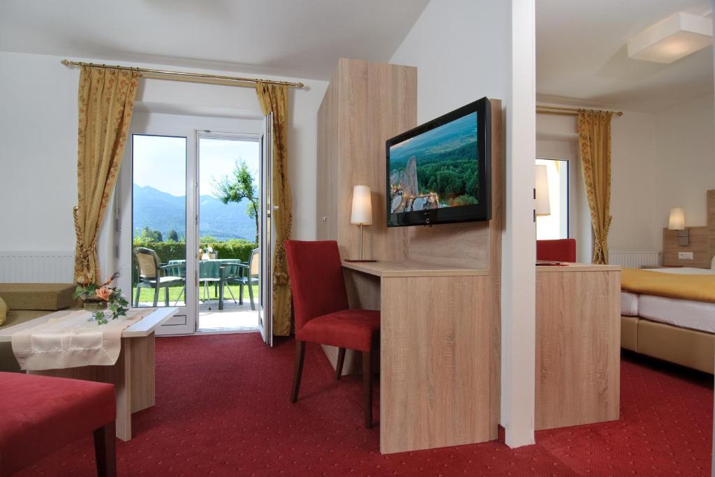 TV a/nebo společenská místnost v ubytování Hotel-Pension Melcher