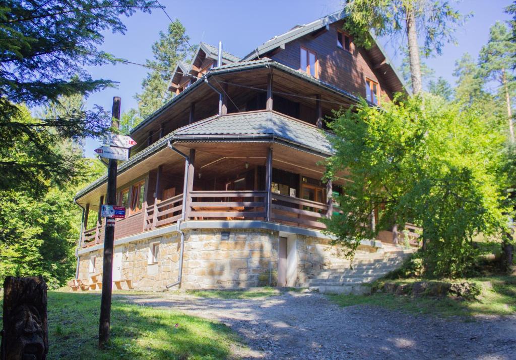 Budova, v ktorej sa hostel nachádza