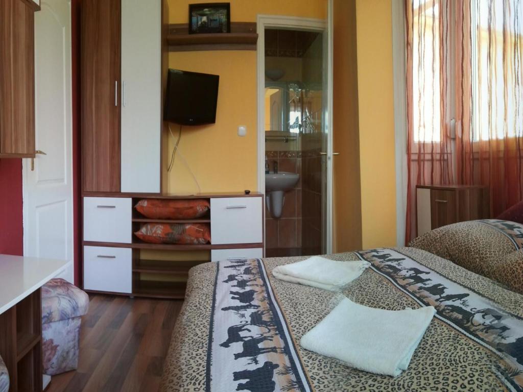 TV a/nebo společenská místnost v ubytování Napsugár Resort