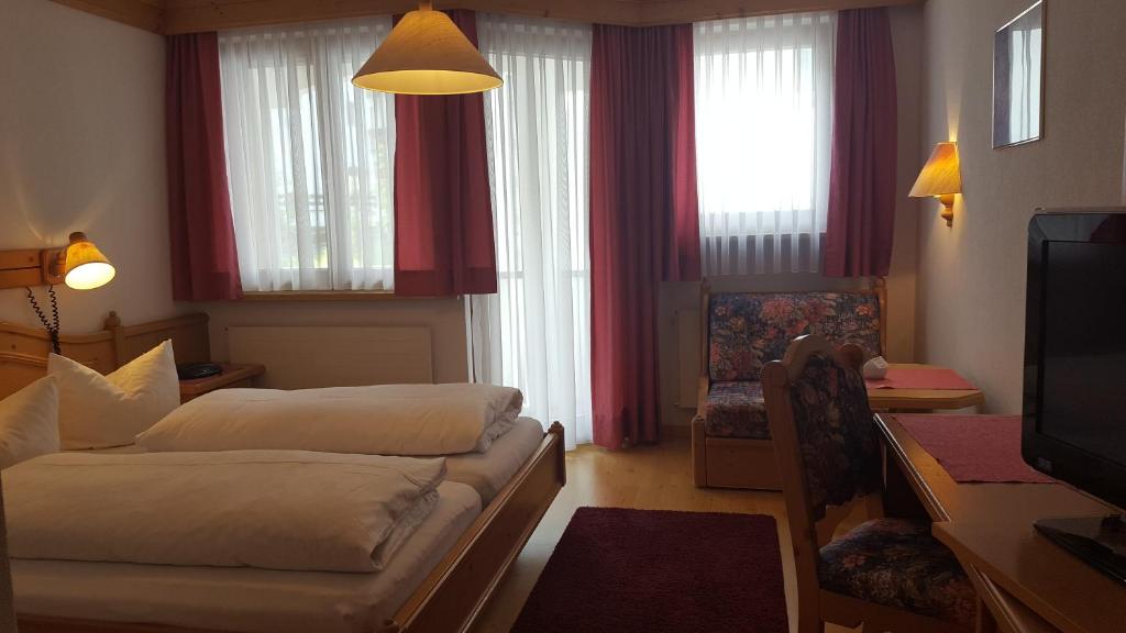 Postel nebo postele na pokoji v ubytování Hotel Camona & Apart Walserhof