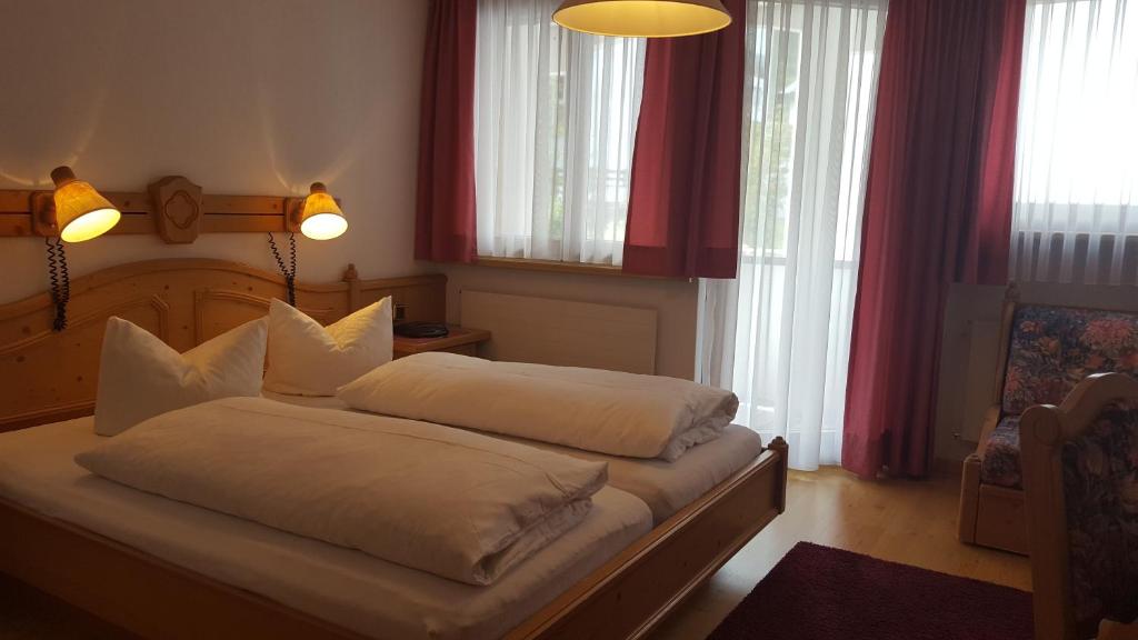 Postel nebo postele na pokoji v ubytování Hotel Camona & Apart Walserhof