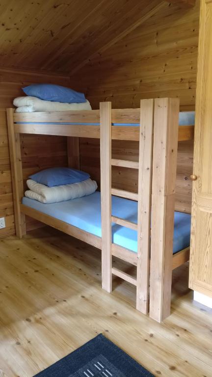 Palanda nebo palandy na pokoji v ubytování Vetsituvat