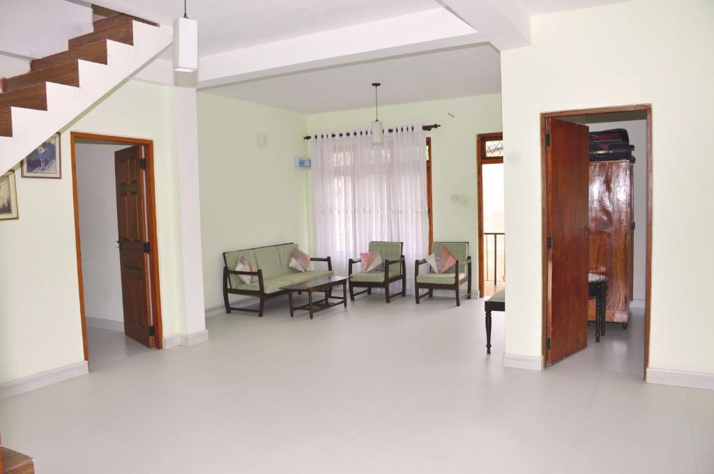 Posezení v ubytování Ajanthas' Homestay