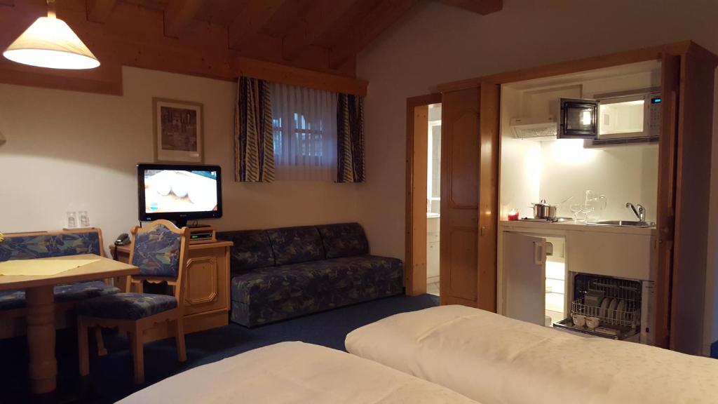 TV a/nebo společenská místnost v ubytování Hotel Camona & Apart Walserhof