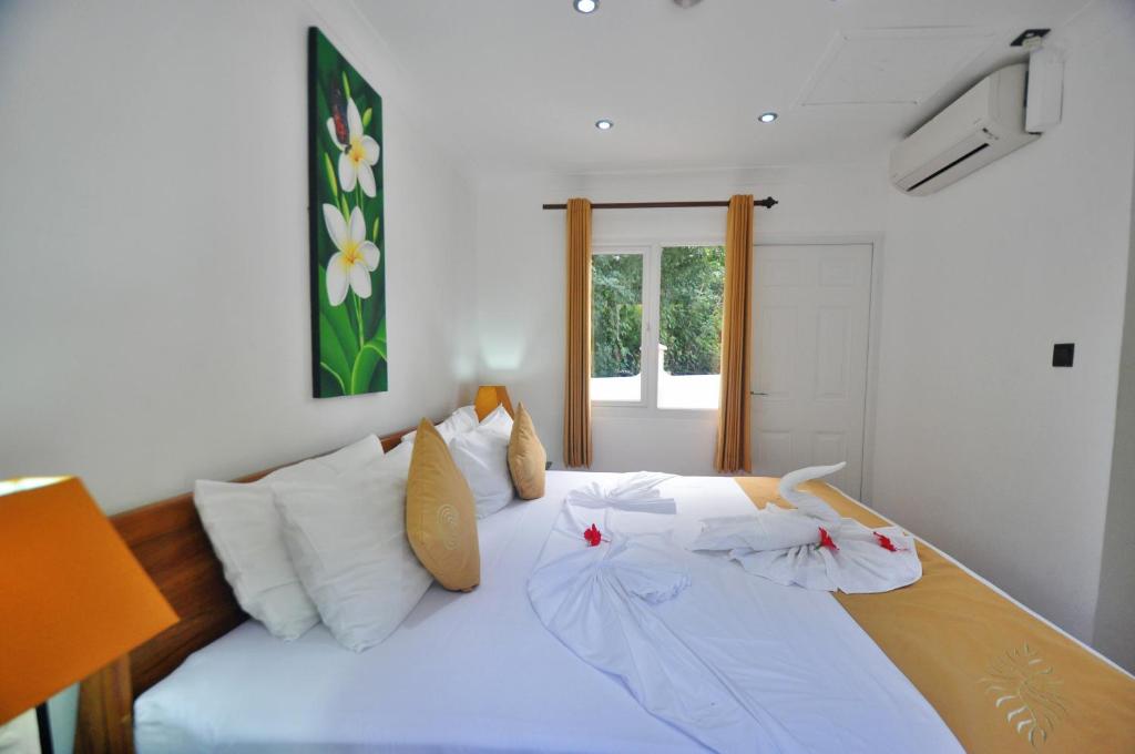 Postel nebo postele na pokoji v ubytování Yasad Residence