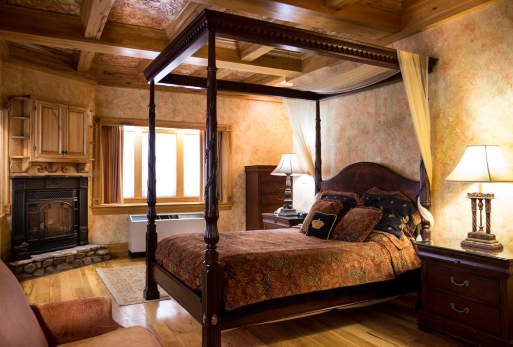 Landoll's Mohican Castle - 