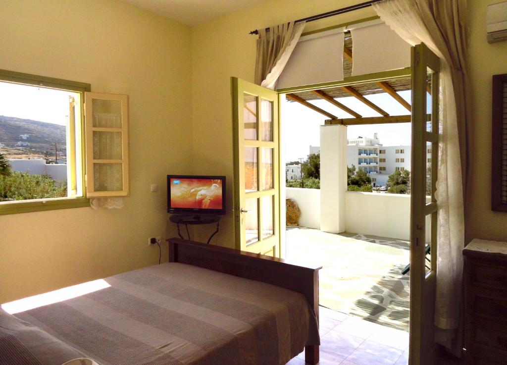 TV a/nebo společenská místnost v ubytování Vidalis Hotel