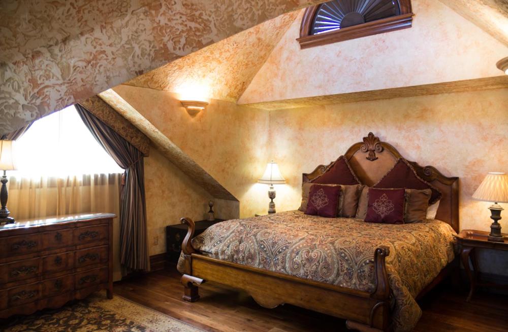 Landoll's Mohican Castle - 