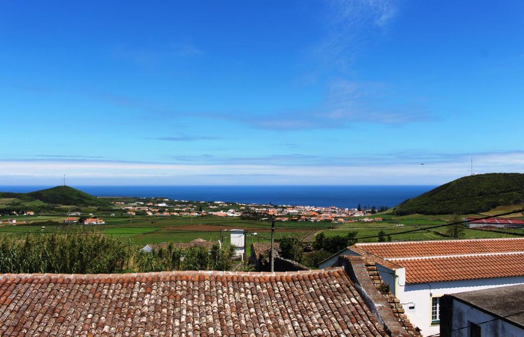 a view of the ocean from the roofs of houses at Fontes Viewpoint in Santa Cruz da Graciosa