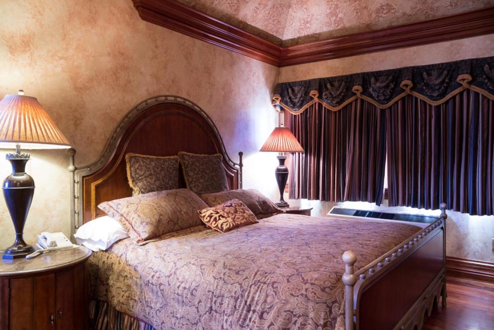 Landoll's Mohican Castle - 