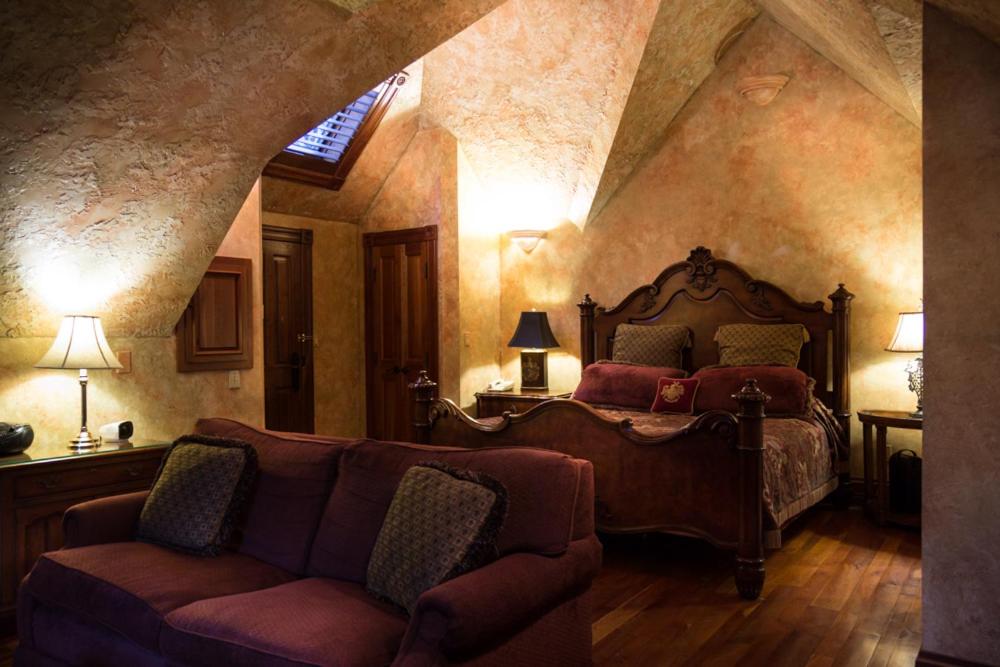 Landoll's Mohican Castle - 