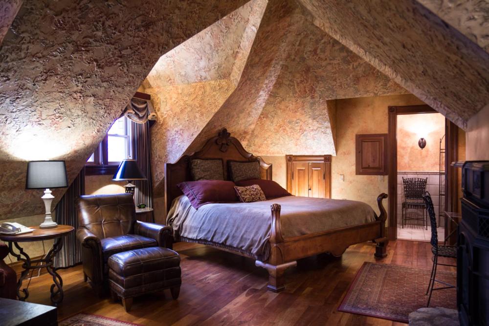 Landoll's Mohican Castle - 