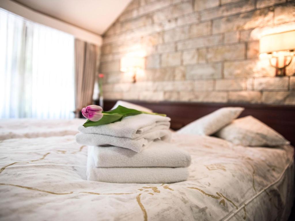 Postel nebo postele na pokoji v ubytování Hotel Restaurant La Porte d'Octodure