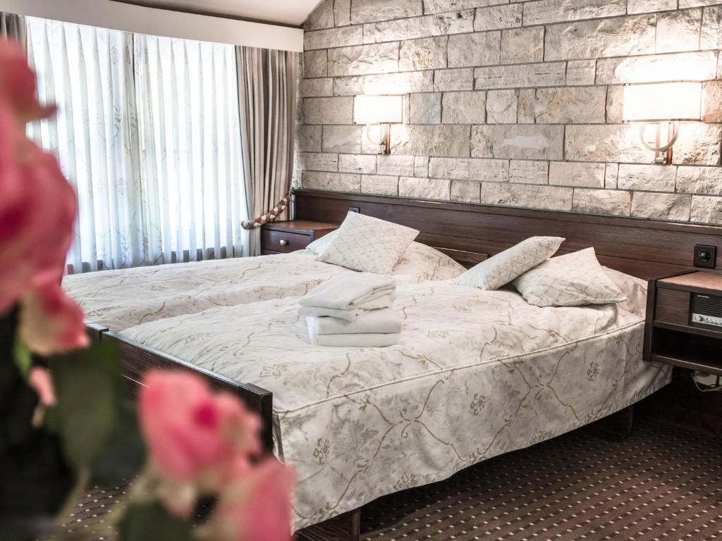 Postel nebo postele na pokoji v ubytování Hotel Restaurant La Porte d'Octodure