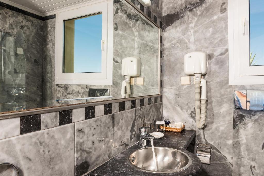 Kúpeľňa v ubytovaní Daphnis Villas
