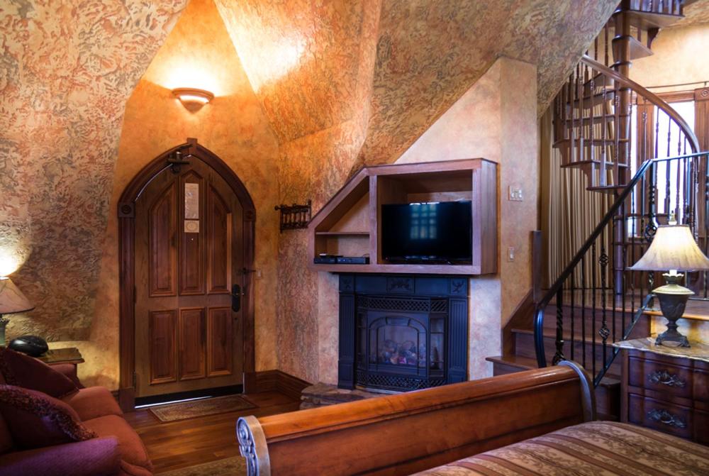 Landoll's Mohican Castle - 