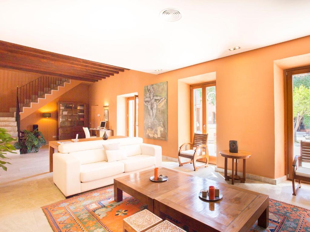 Posezení v ubytování Ca' n Beia Suites - Adults Only