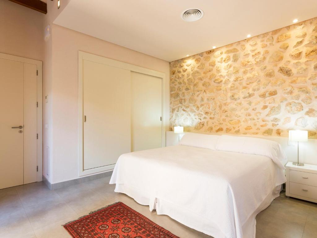 Postel nebo postele na pokoji v ubytování Ca' n Beia Suites - Adults Only