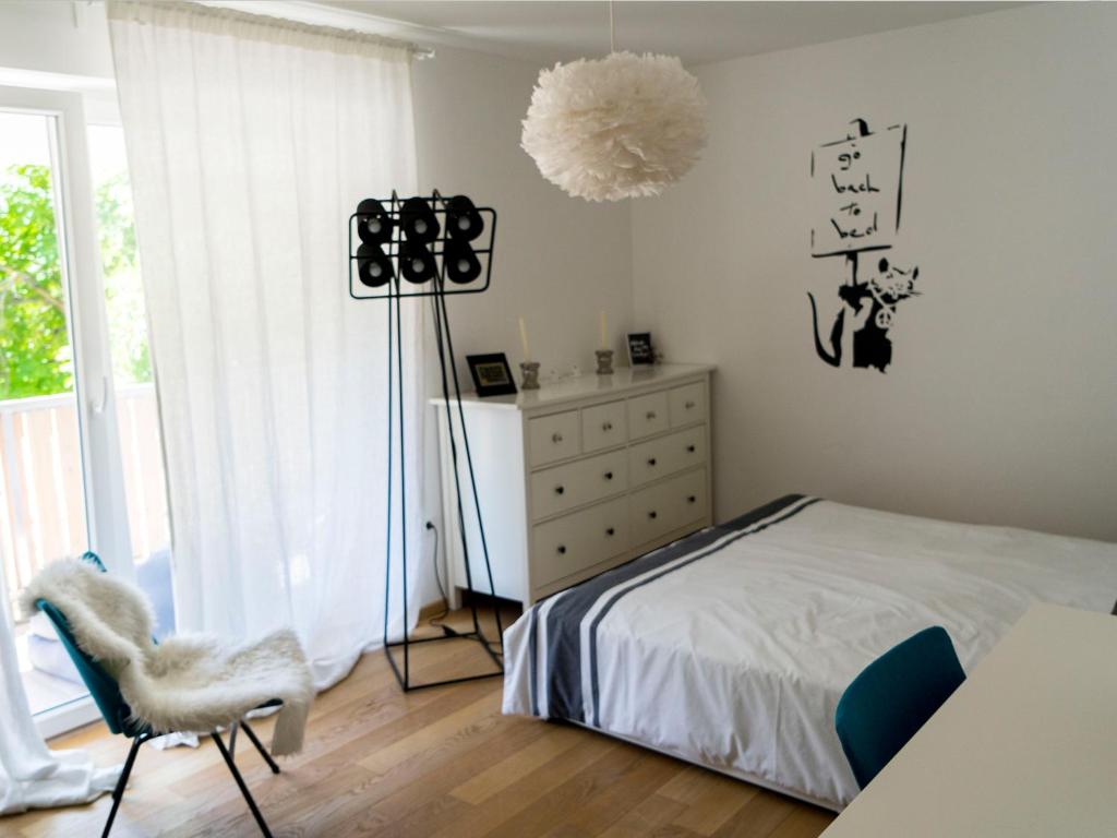Postel nebo postele na pokoji v ubytování A modern flat