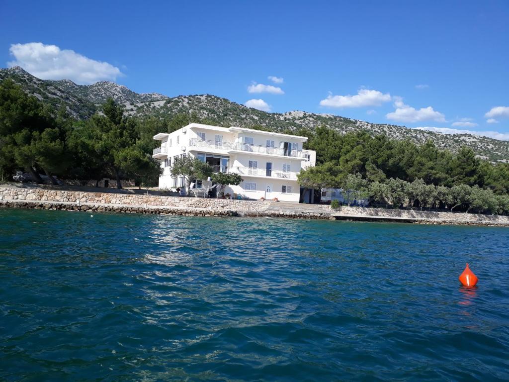 Imagen de la galería de Apartments and Rooms Kod Mate, en Tribanj-Krušćica