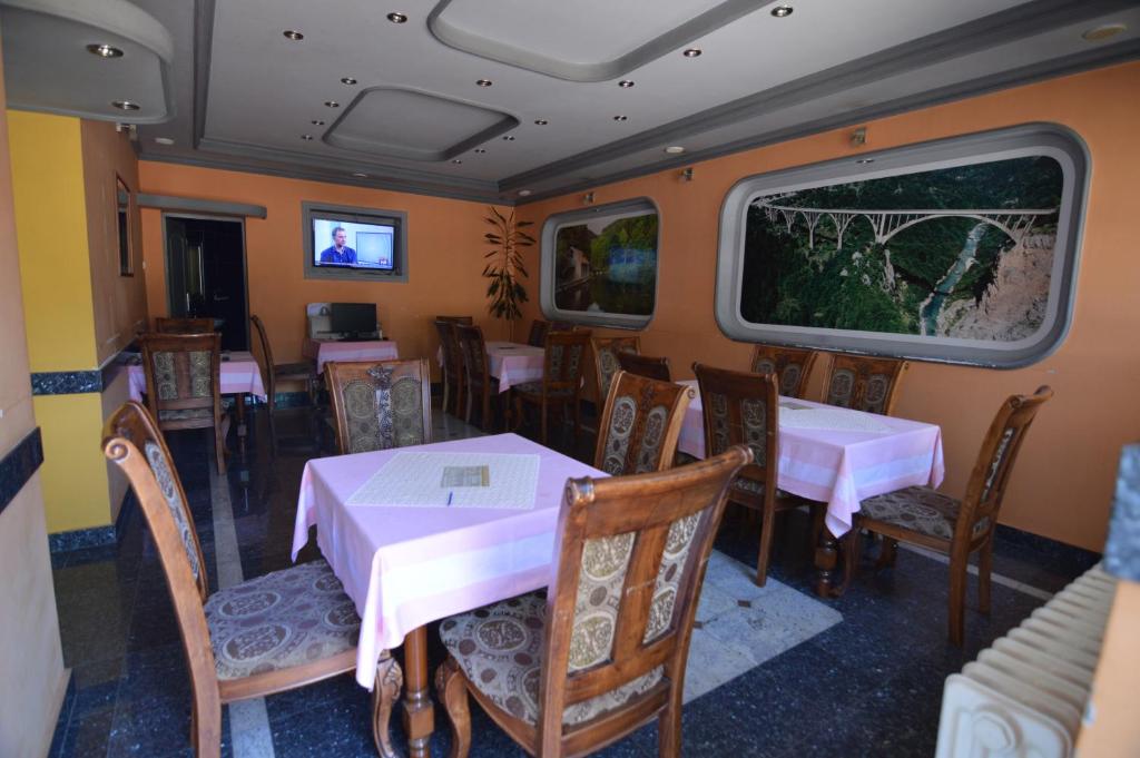 TV a/nebo společenská místnost v ubytování Hotel 24 jul