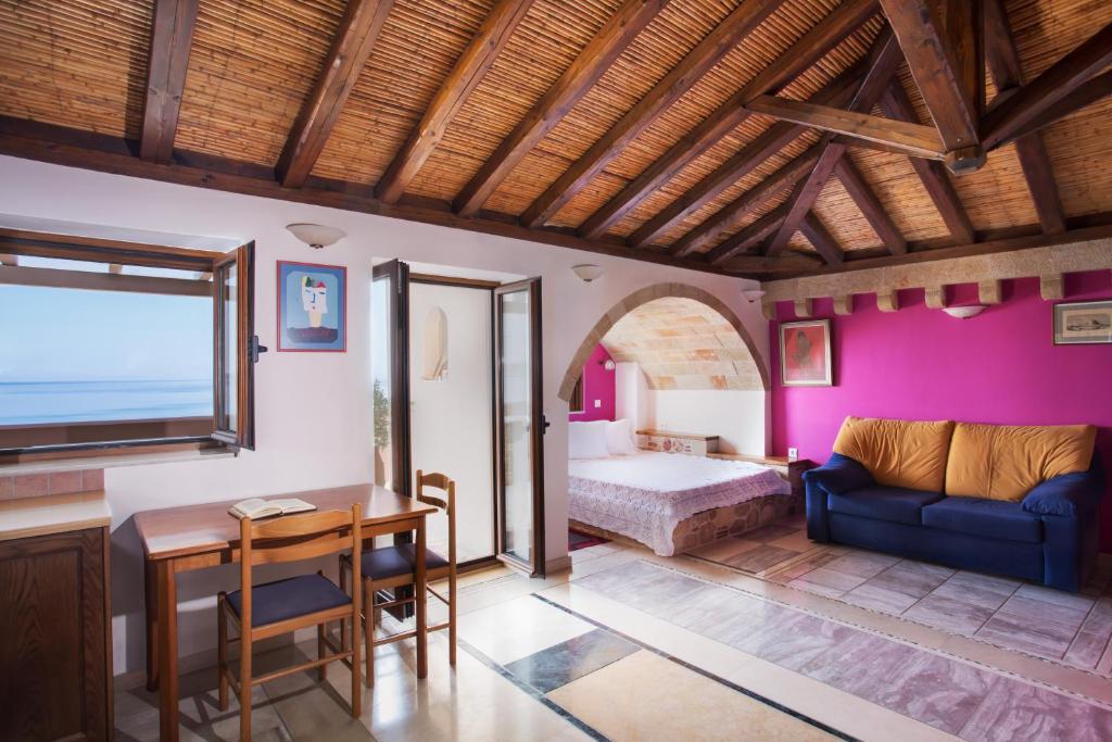 Postel nebo postele na pokoji v ubytování Aktaion Hotel