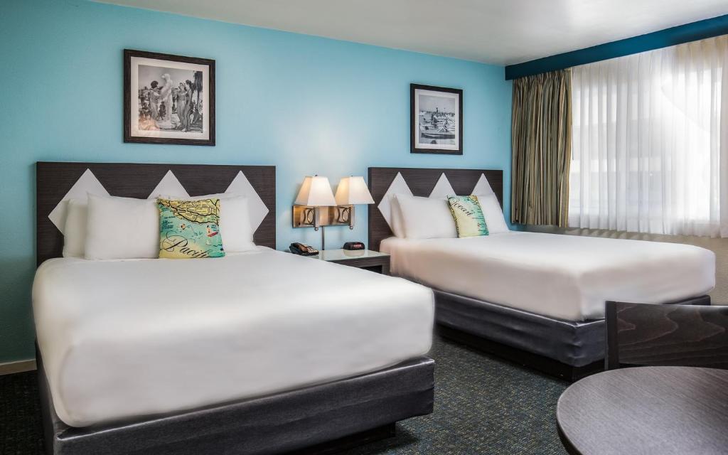 Kings Inn - Queen Room With Two Queen Beds