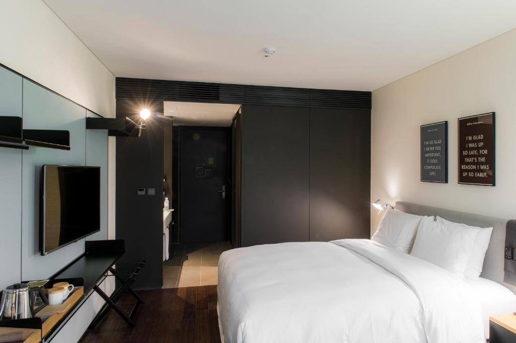 GLAD Yeouido - Deluxe Double Room