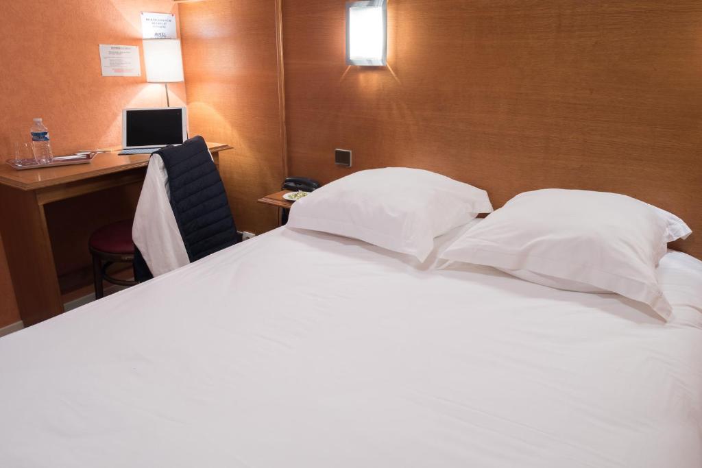 Postel nebo postele na pokoji v ubytování Hotel Spa Le Relais Des Moines